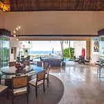Oceanfront Villa - Private Beach At The Hotel Zone